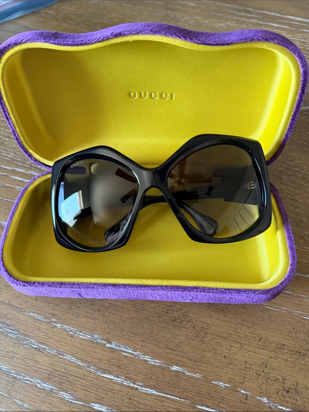 Gucci Black Geometric Oversized Sunglasses with Brown Gradient Lenses